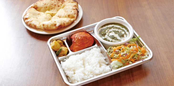 カレー・ナン・タンドリー料理のお弁当